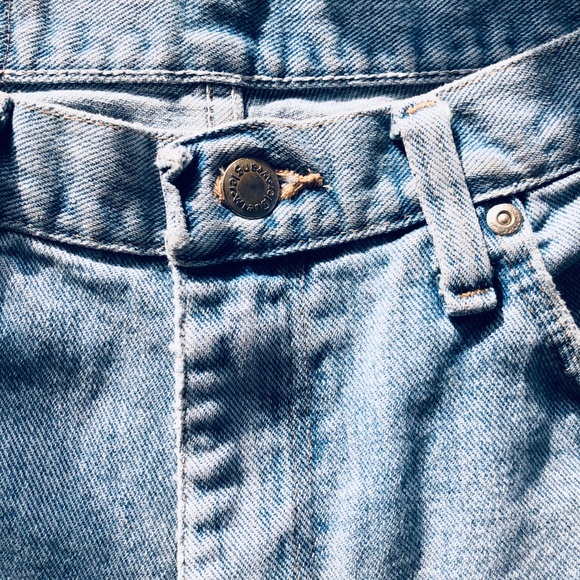 Vintage high wasted Wrangler jeans! - Picture 2 of 8